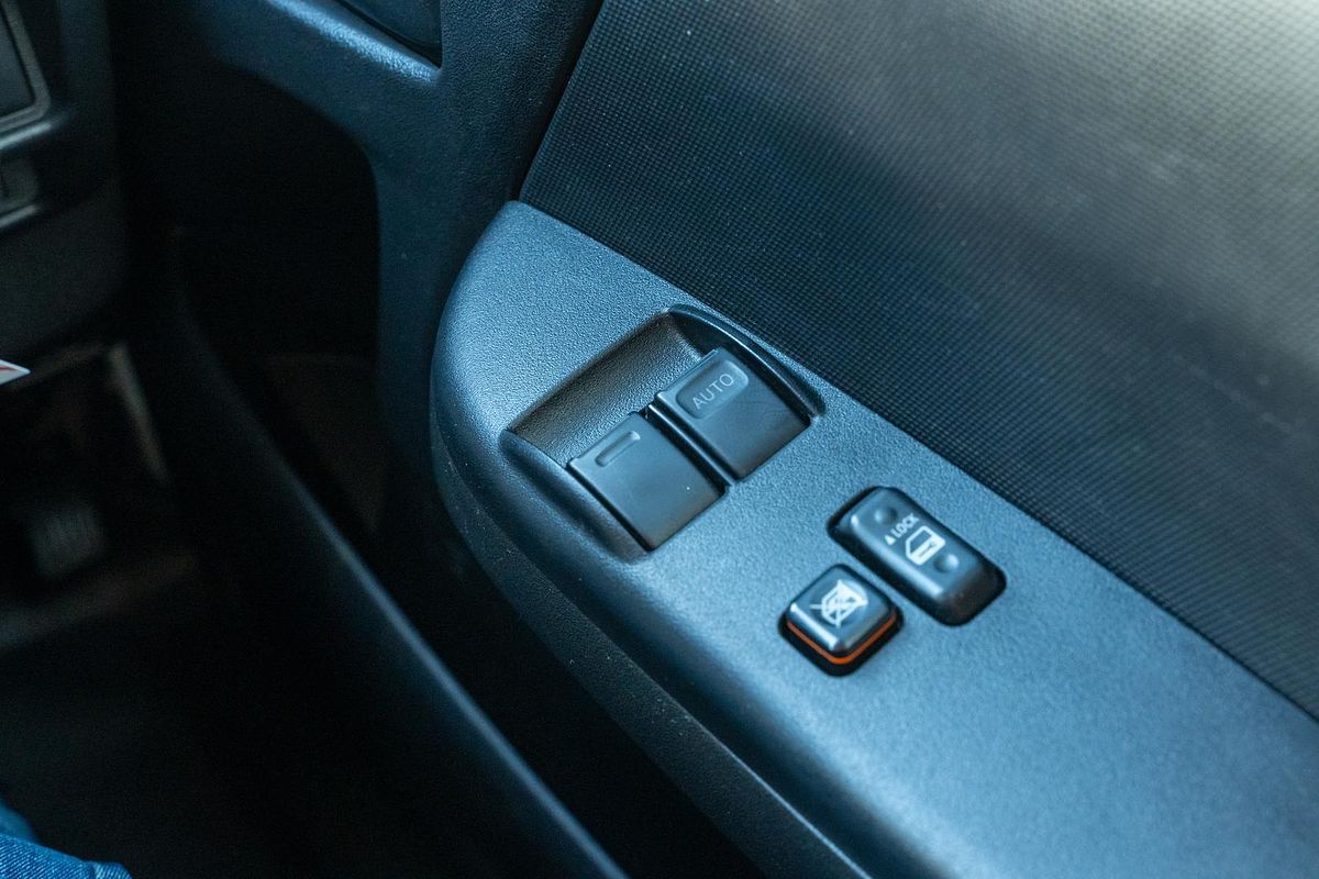 2017 Toyota Hiace Commuter KDH223R