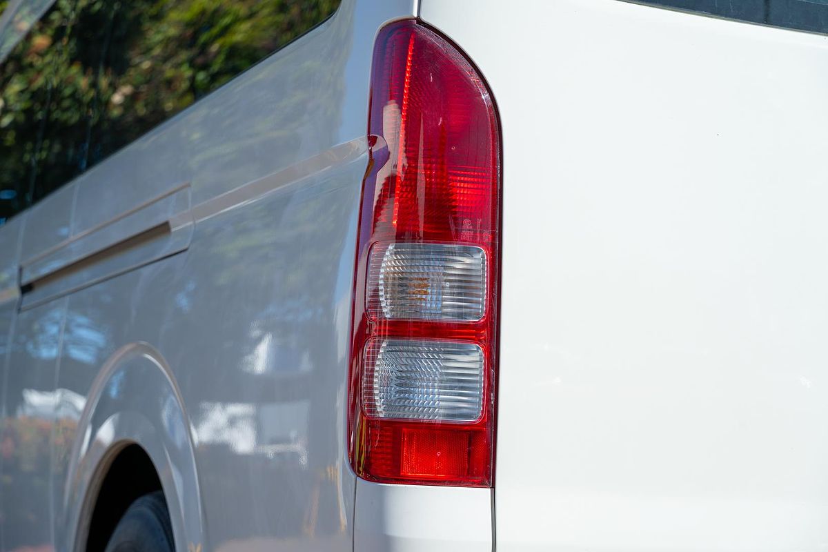 2017 Toyota Hiace Commuter KDH223R
