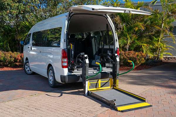 2017 Toyota Hiace Commuter KDH223R