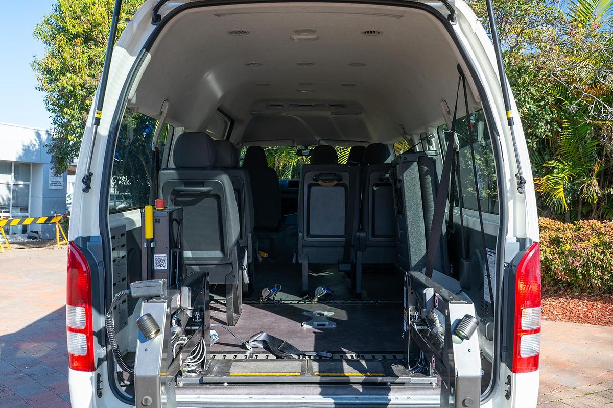 2017 Toyota Hiace Commuter KDH223R