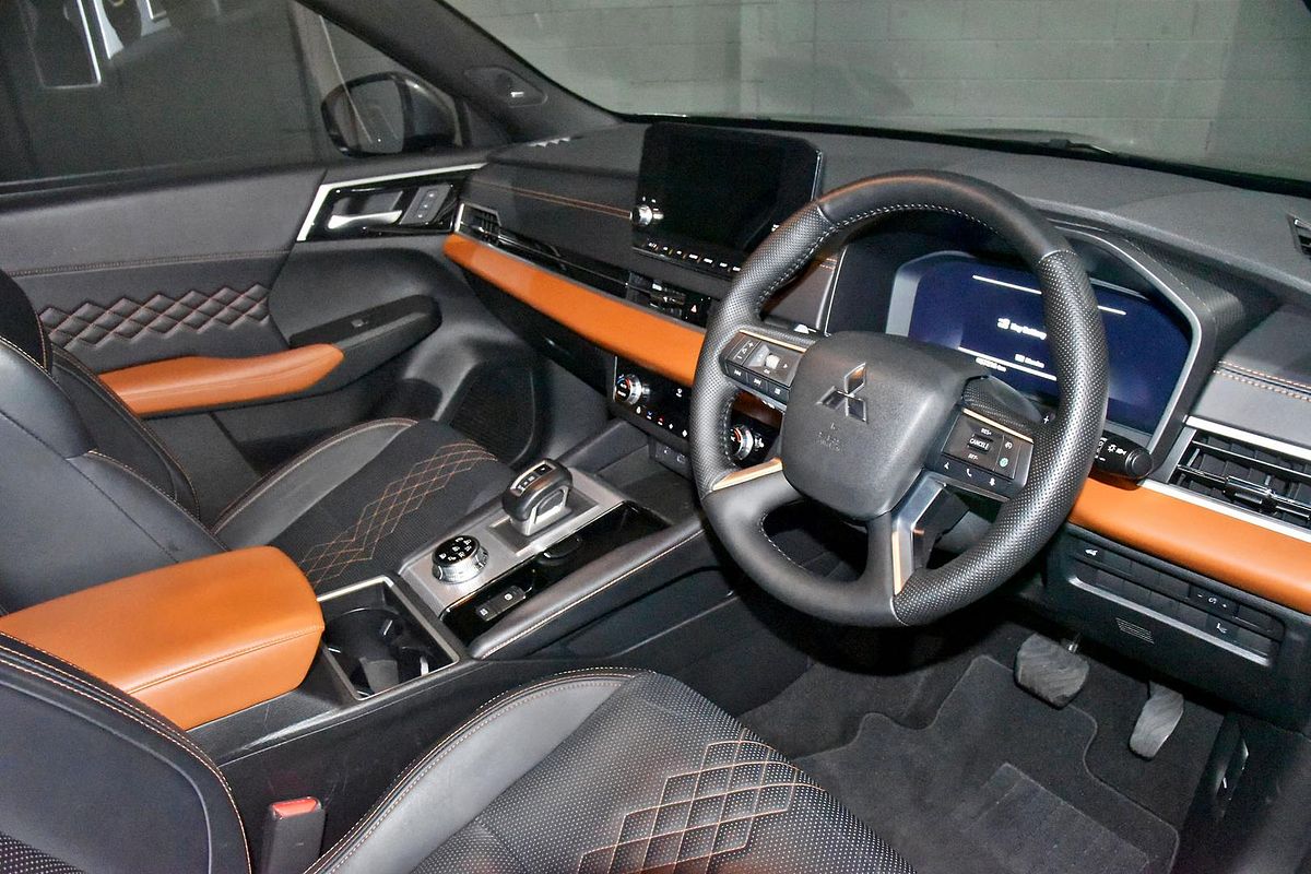 2023 Mitsubishi Outlander Exceed Tourer ZM