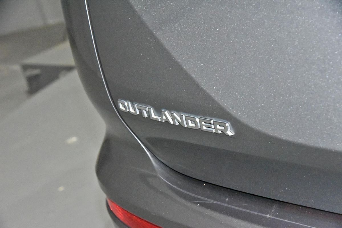 2023 Mitsubishi Outlander Exceed Tourer ZM