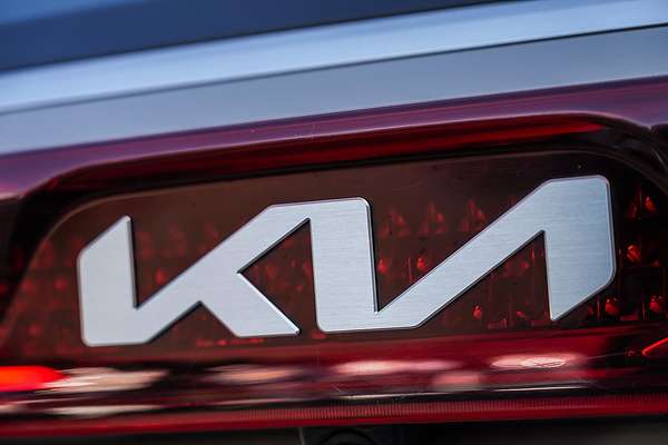 2023 Kia Carnival S KA4