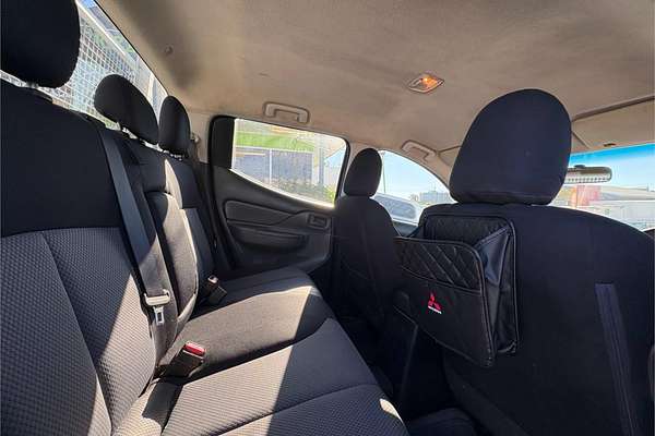 2015 Mitsubishi Triton GLX MQ 4X4