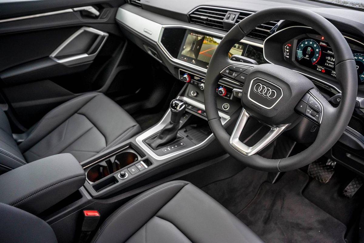 2025 Audi Q3 35 TFSI S line F3