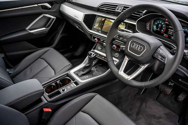 2025 Audi Q3 35 TFSI S line F3