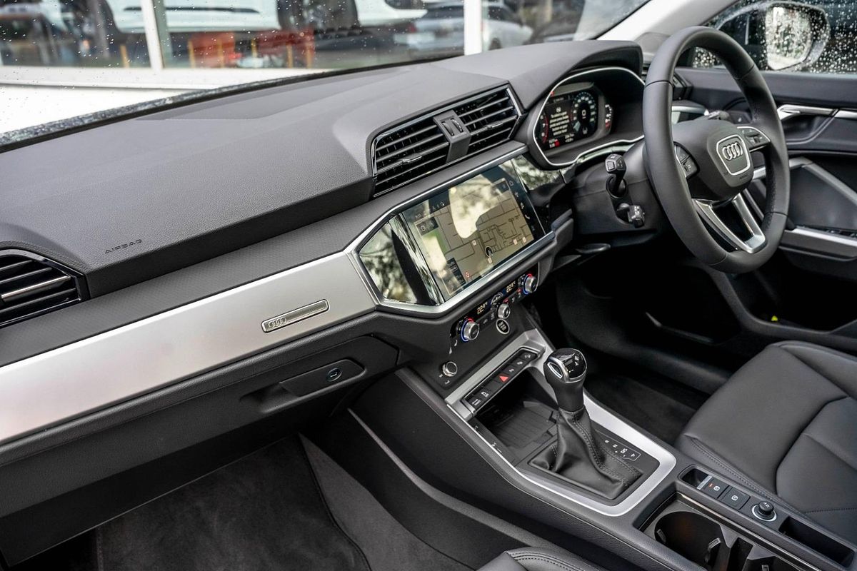 2025 Audi Q3 35 TFSI S line F3
