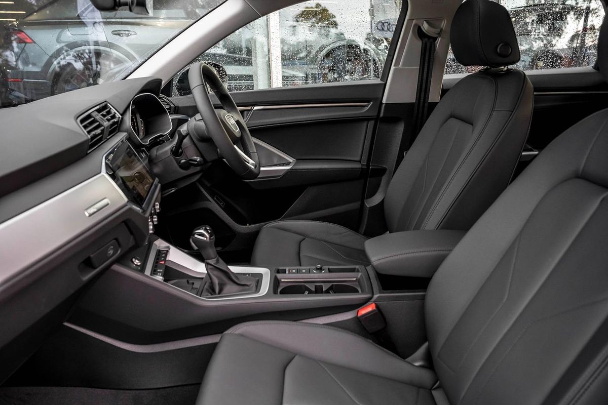2025 Audi Q3 35 TFSI S line F3