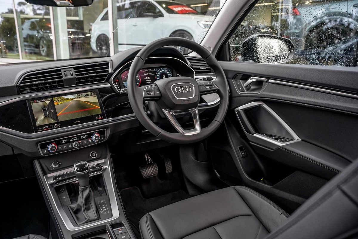 2025 Audi Q3 35 TFSI S line F3
