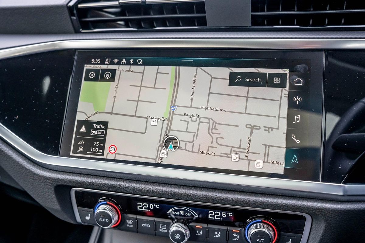 2025 Audi Q3 35 TFSI S line F3