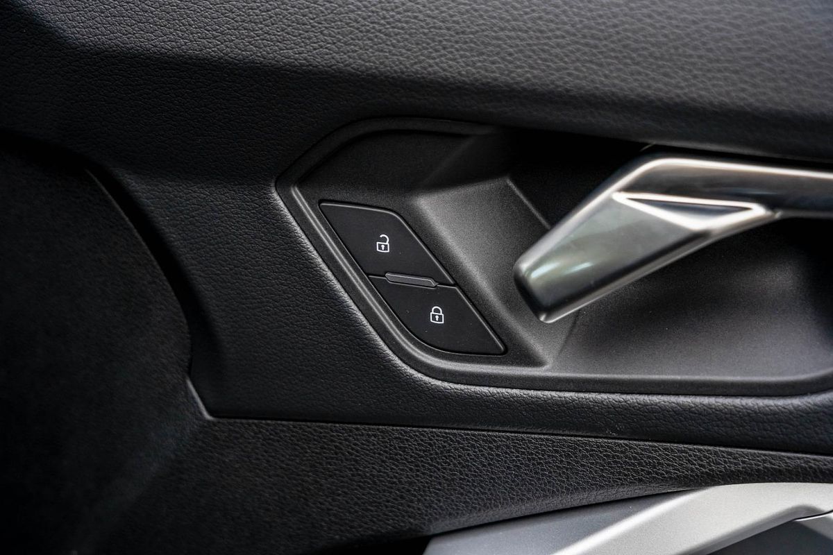 2025 Audi Q3 35 TFSI S line F3