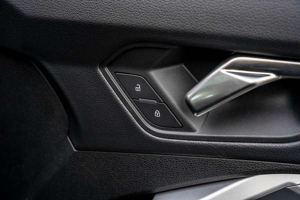 2025 Audi Q3 35 TFSI S line F3
