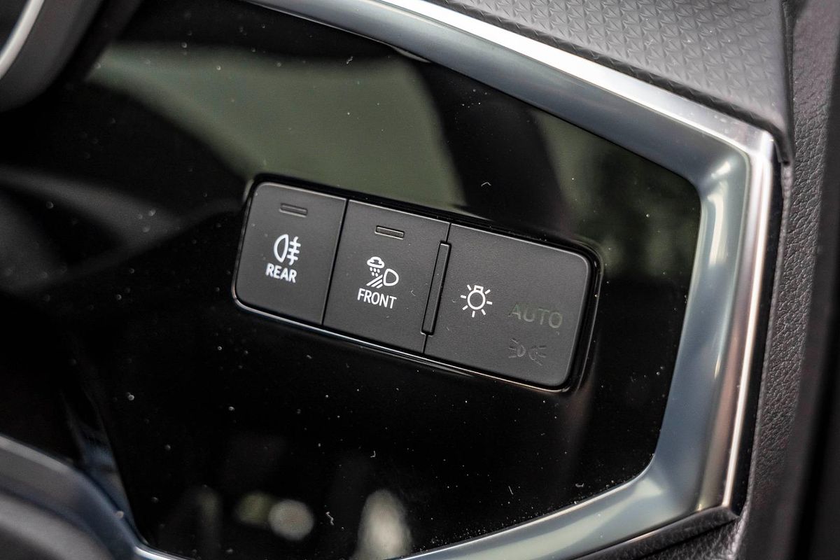 2025 Audi Q3 35 TFSI S line F3