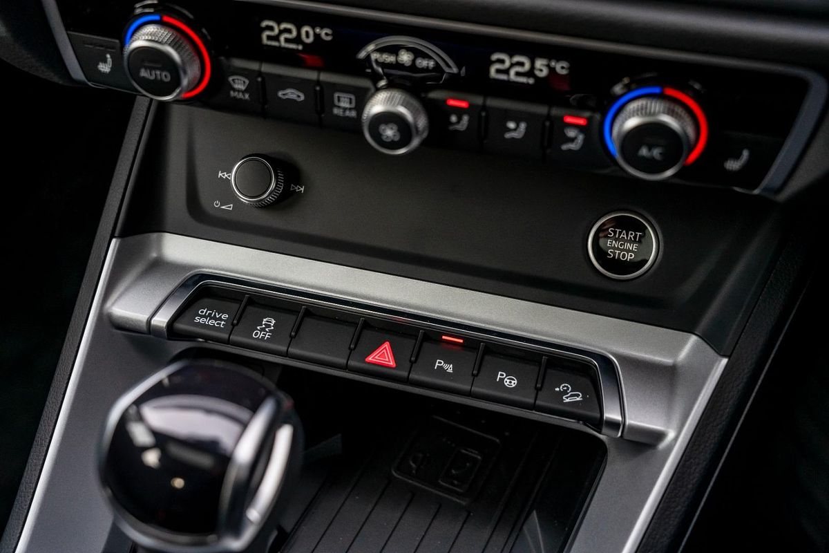 2025 Audi Q3 35 TFSI S line F3