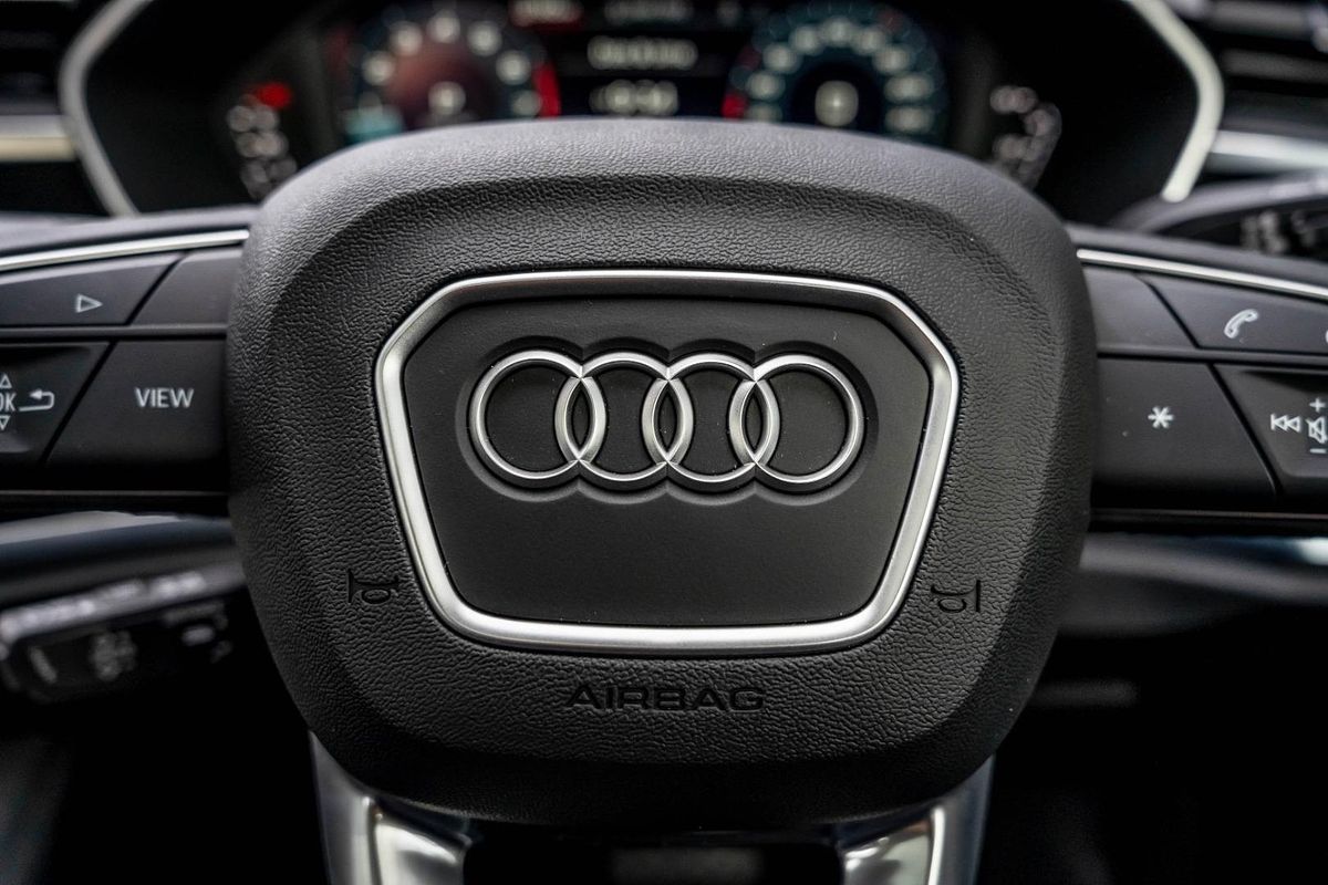 2025 Audi Q3 35 TFSI S line F3