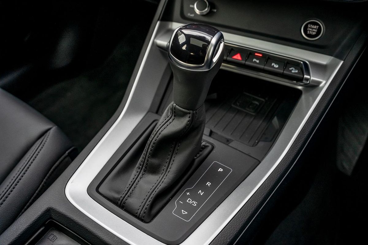 2025 Audi Q3 35 TFSI S line F3