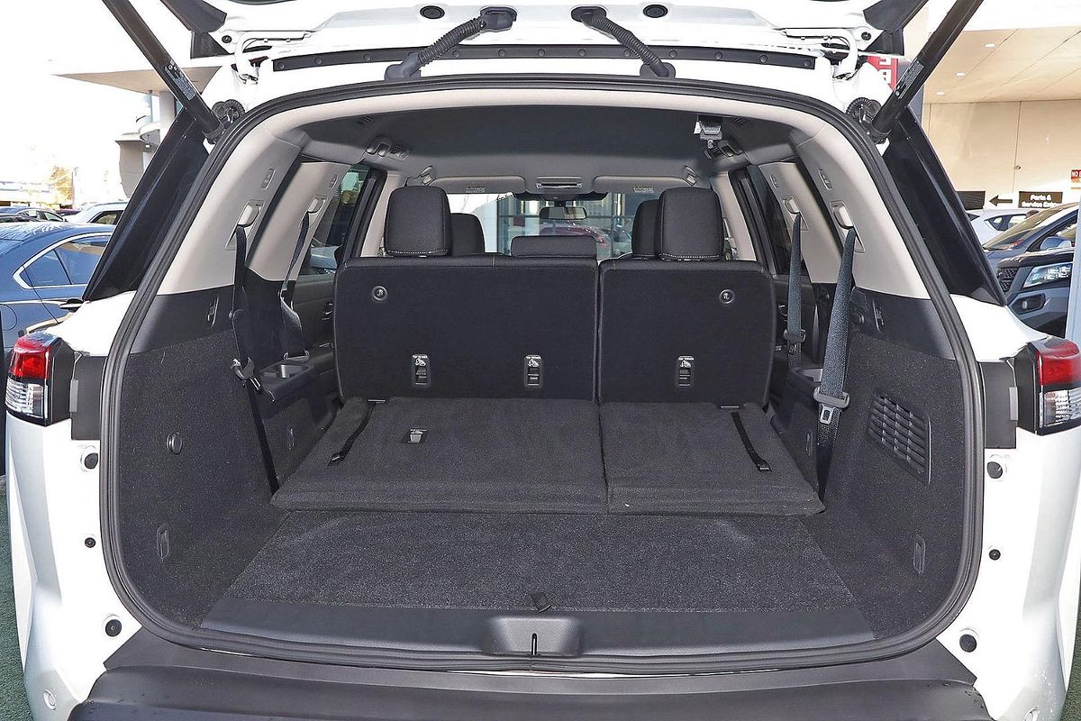 2024 Nissan Pathfinder ST-L R53
