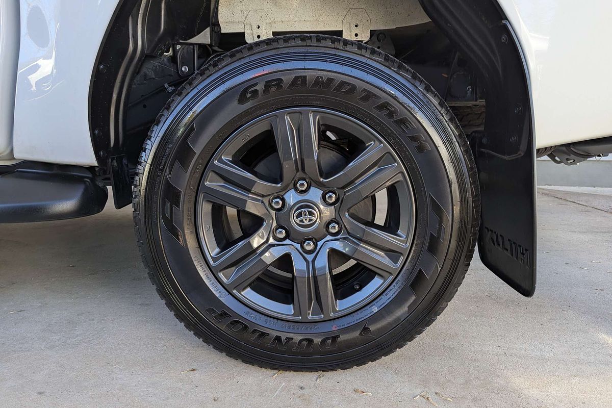 2024 Toyota Hilux SR GUN126R 4X4
