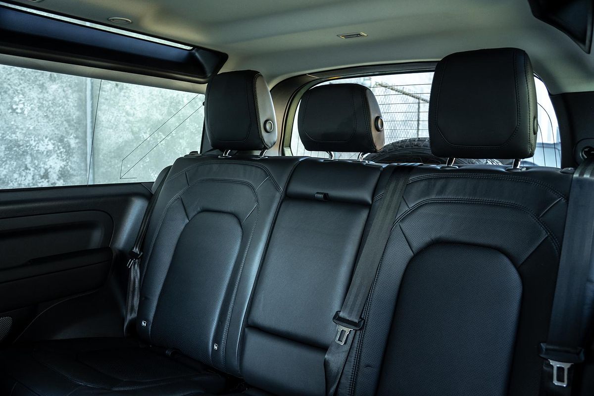 2023 Land Rover Defender 90 P300 S L663