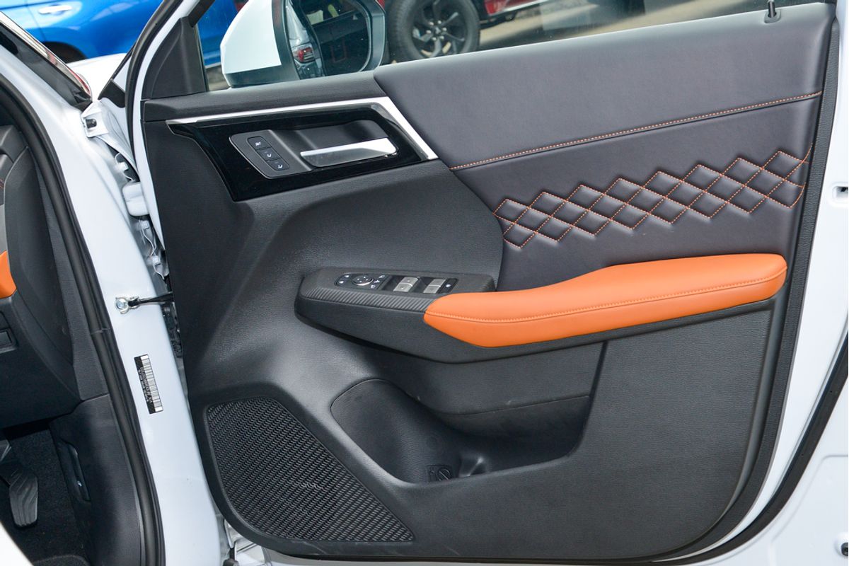 2024 Mitsubishi Outlander PHEV Exceed Tourer ZM