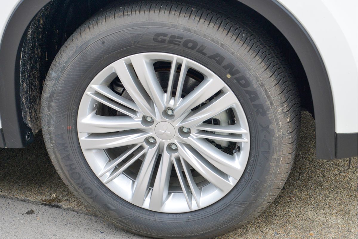 2024 Mitsubishi Outlander ES ZM