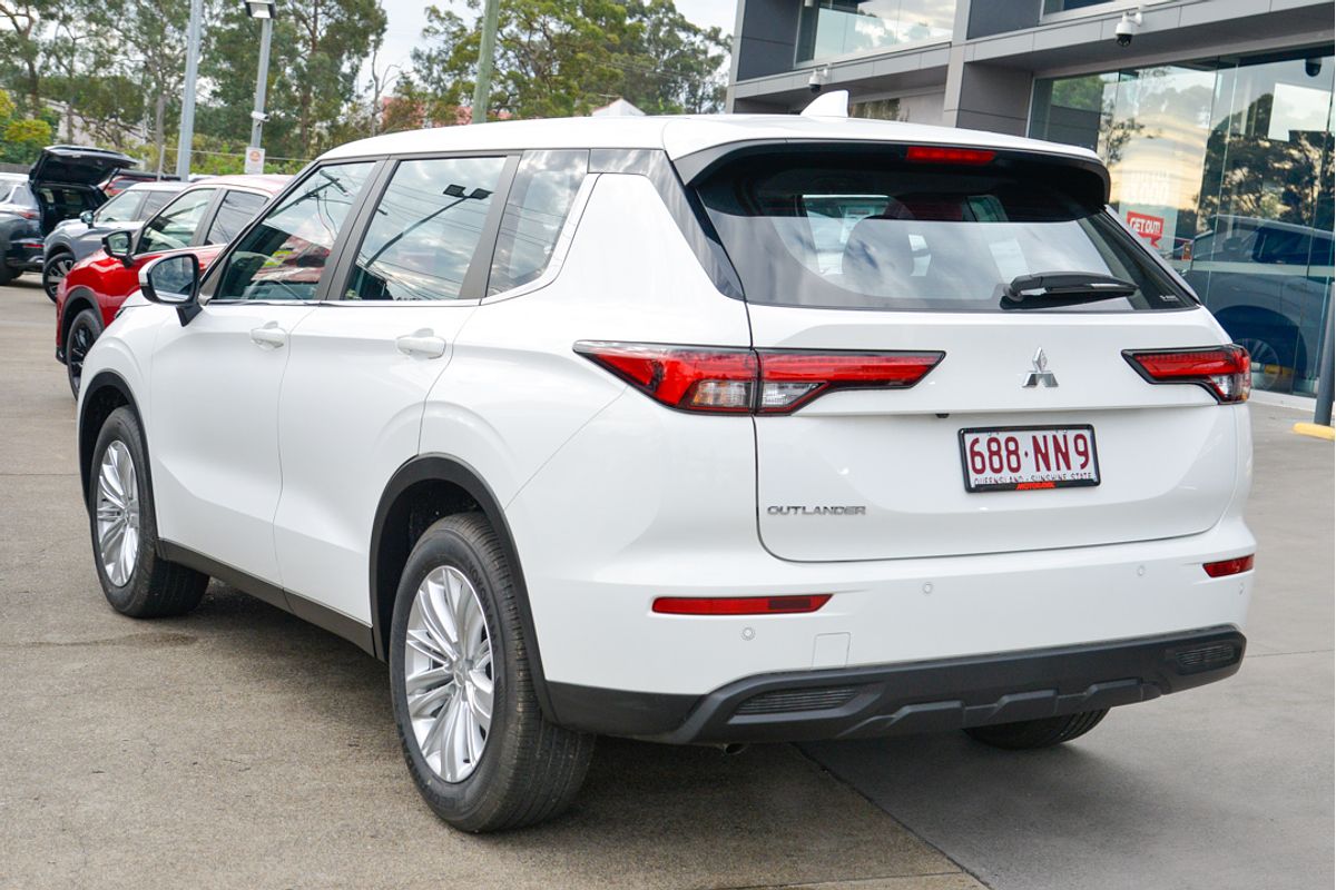 2024 Mitsubishi Outlander ES ZM