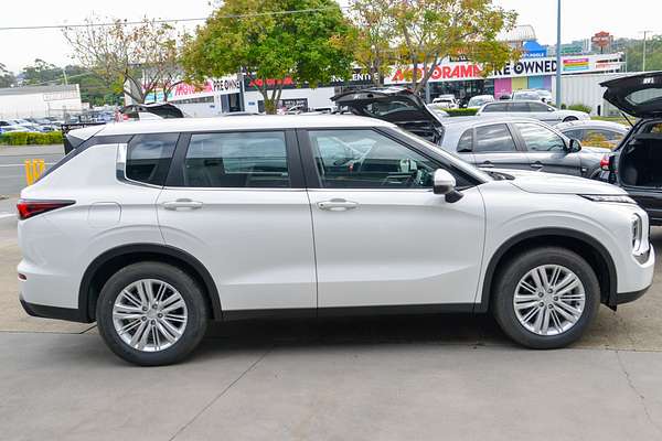 2024 Mitsubishi Outlander ES ZM