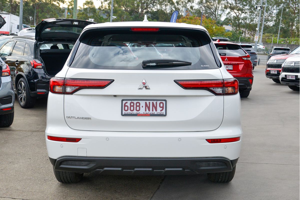 2024 Mitsubishi Outlander ES ZM