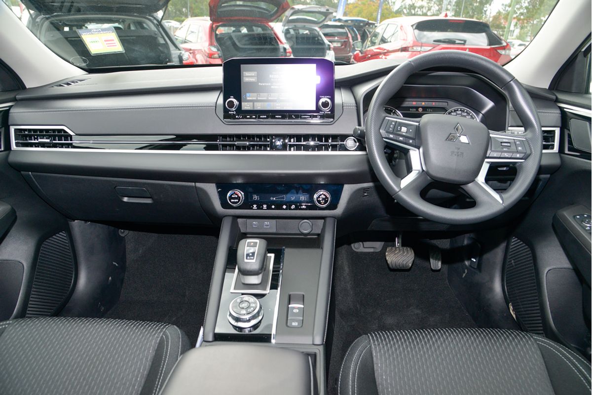 2024 Mitsubishi Outlander ES ZM