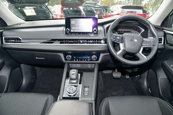 2024 Mitsubishi Outlander ES ZM