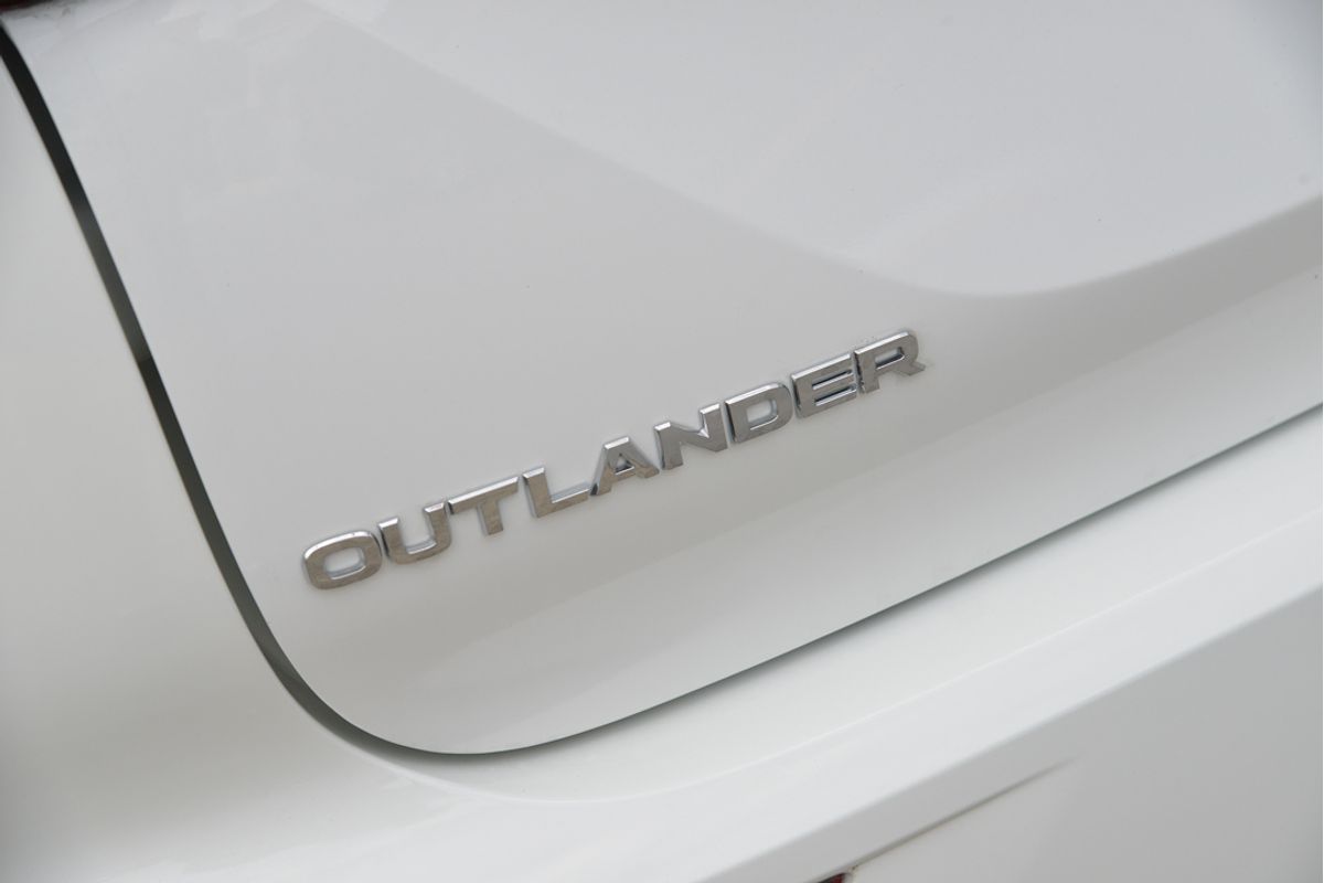 2024 Mitsubishi Outlander ES ZM