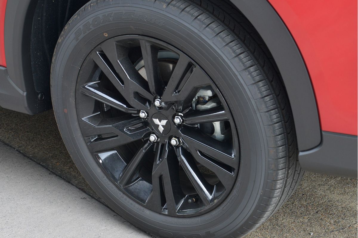 2024 Mitsubishi Eclipse Cross LS Black Edition YB