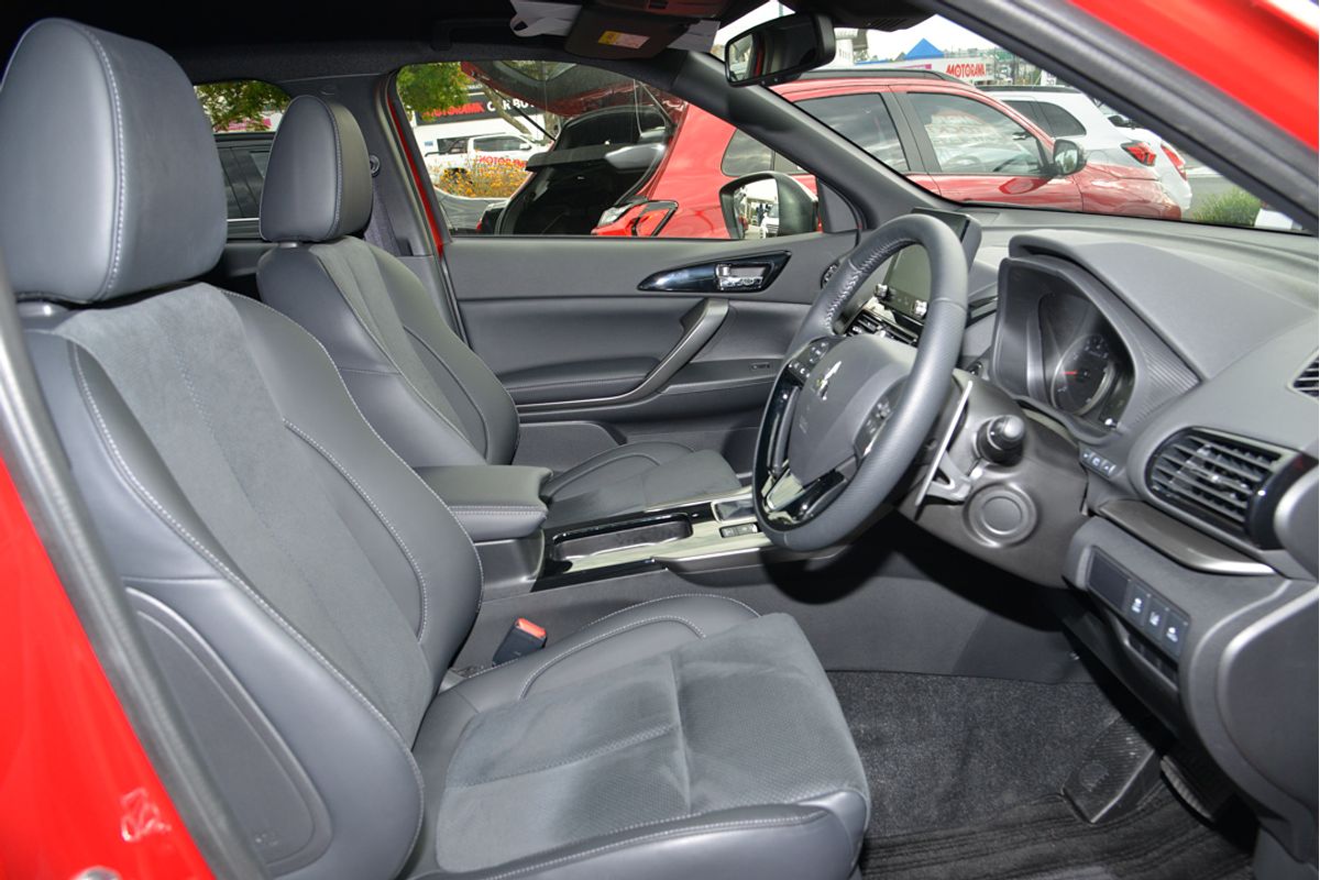 2024 Mitsubishi Eclipse Cross LS Black Edition YB