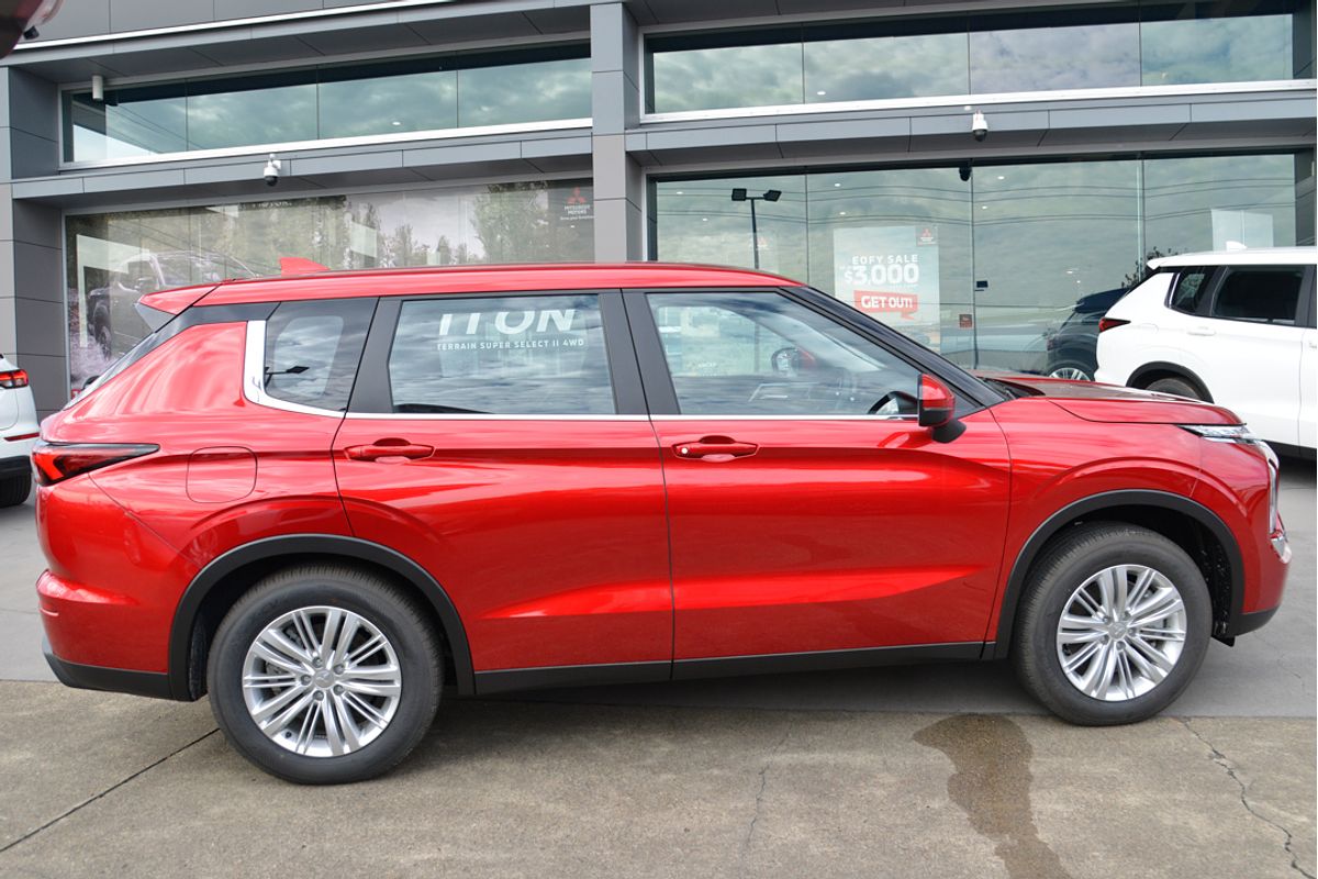 2024 Mitsubishi Outlander ES ZM
