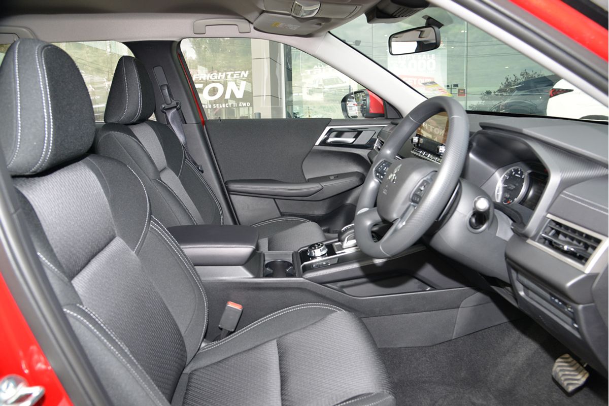 2024 Mitsubishi Outlander ES ZM