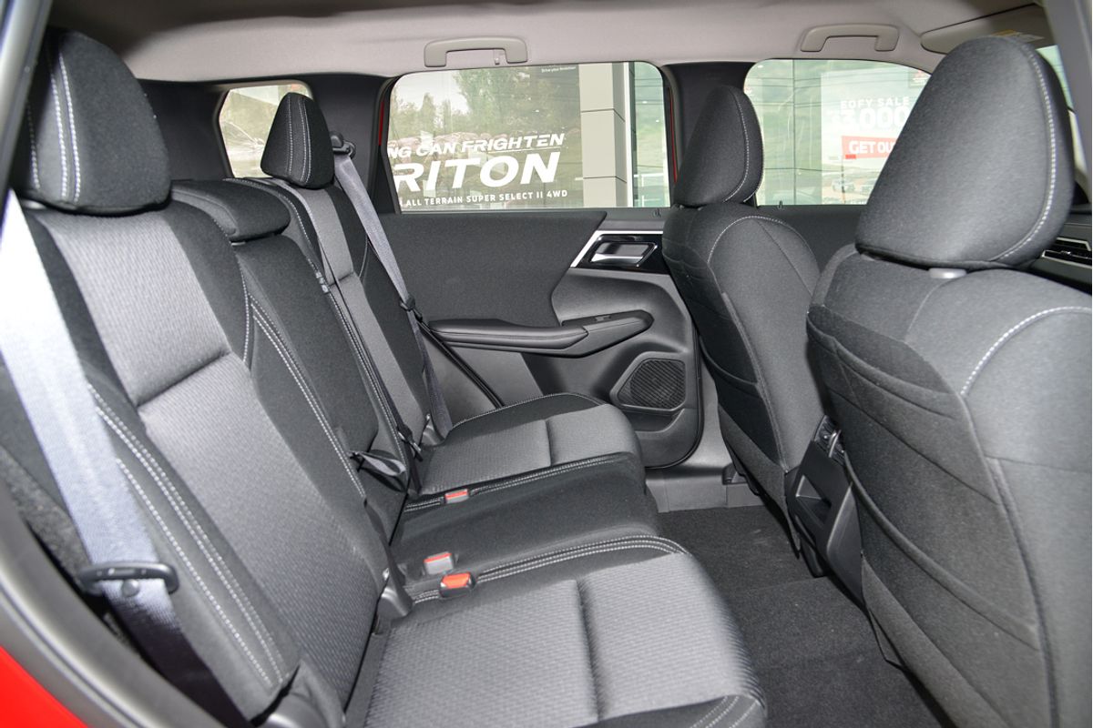 2024 Mitsubishi Outlander ES ZM