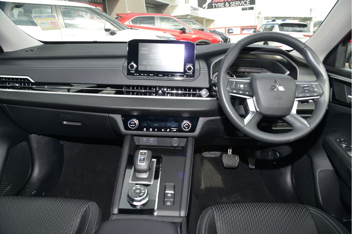 2024 Mitsubishi Outlander ES ZM