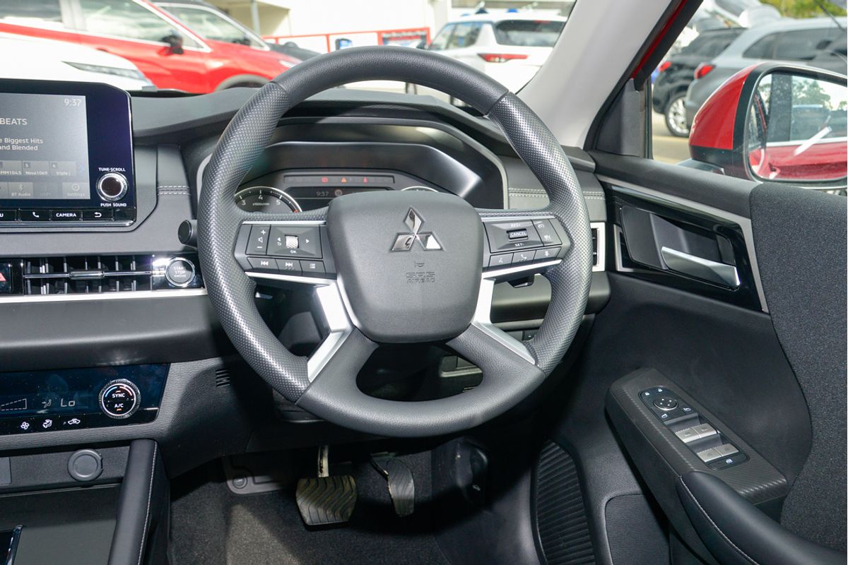 2024 Mitsubishi Outlander ES ZM