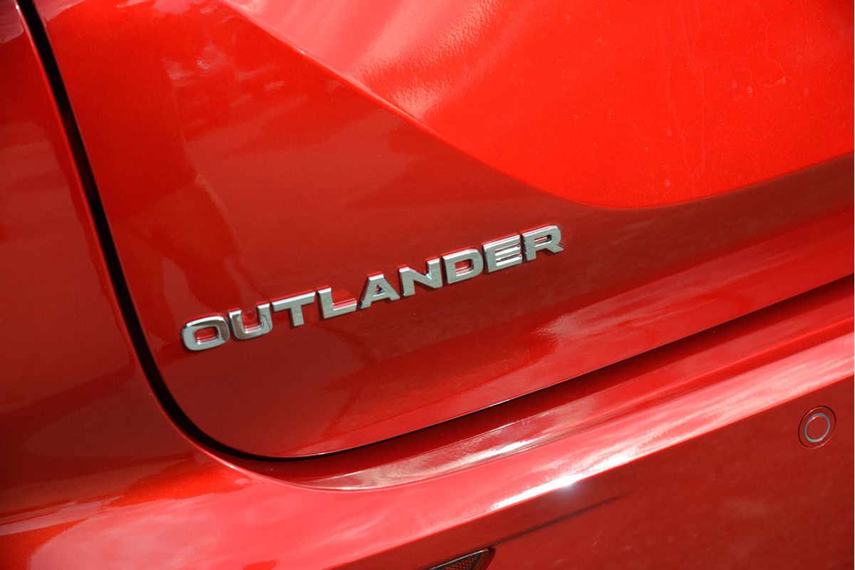 2024 Mitsubishi Outlander ES ZM