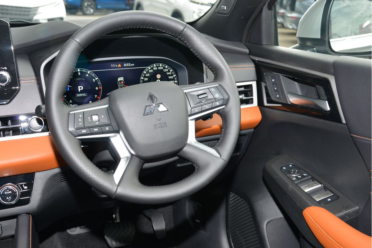 2024 Mitsubishi Outlander Exceed Tourer ZM