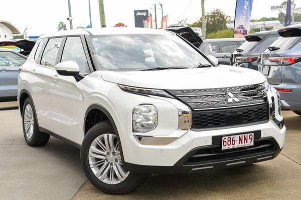 2024 Mitsubishi Outlander ES ZM