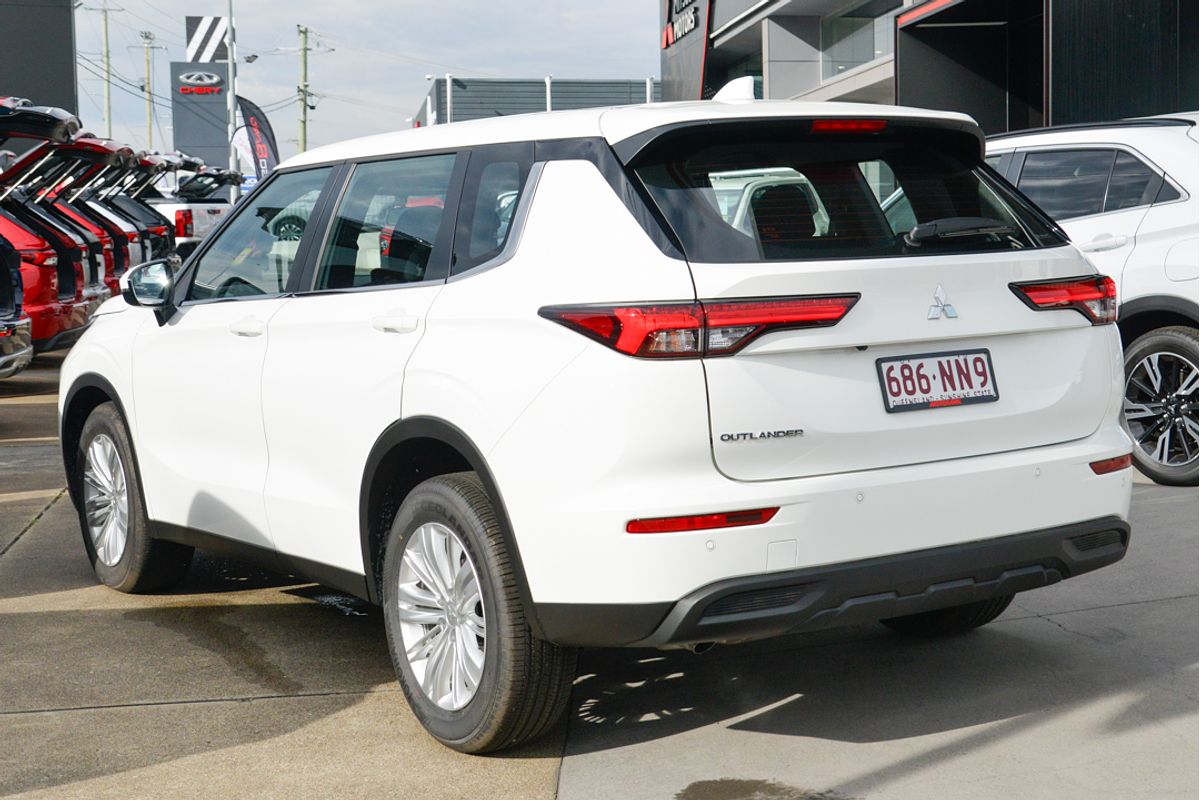 2024 Mitsubishi Outlander ES ZM