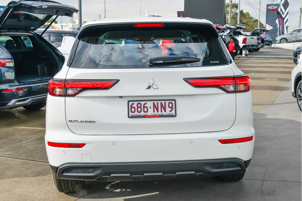 2024 Mitsubishi Outlander ES ZM