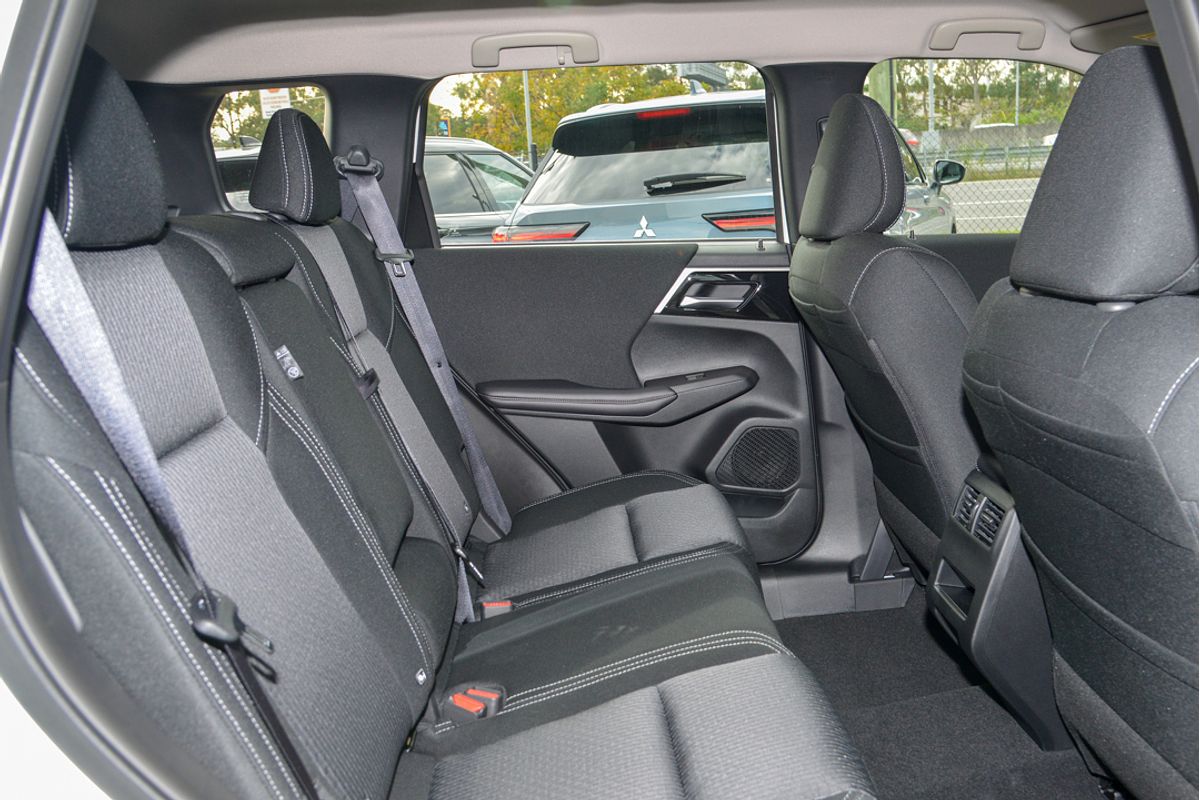 2024 Mitsubishi Outlander ES ZM