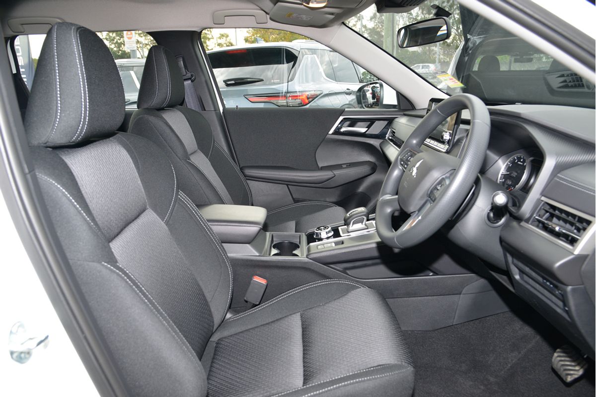 2024 Mitsubishi Outlander ES ZM