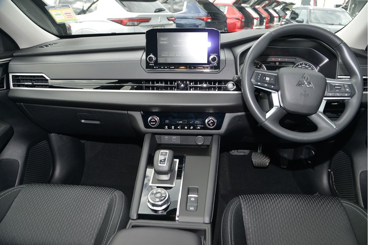 2024 Mitsubishi Outlander ES ZM