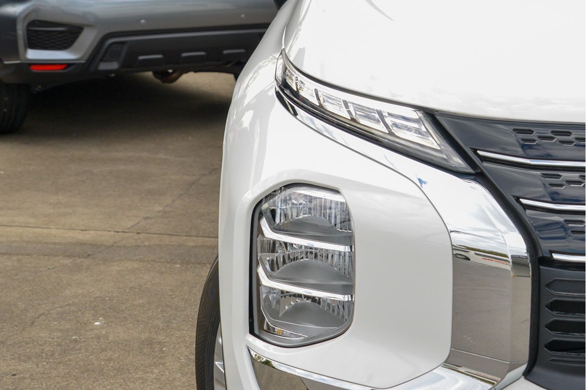 2024 Mitsubishi Outlander ES ZM