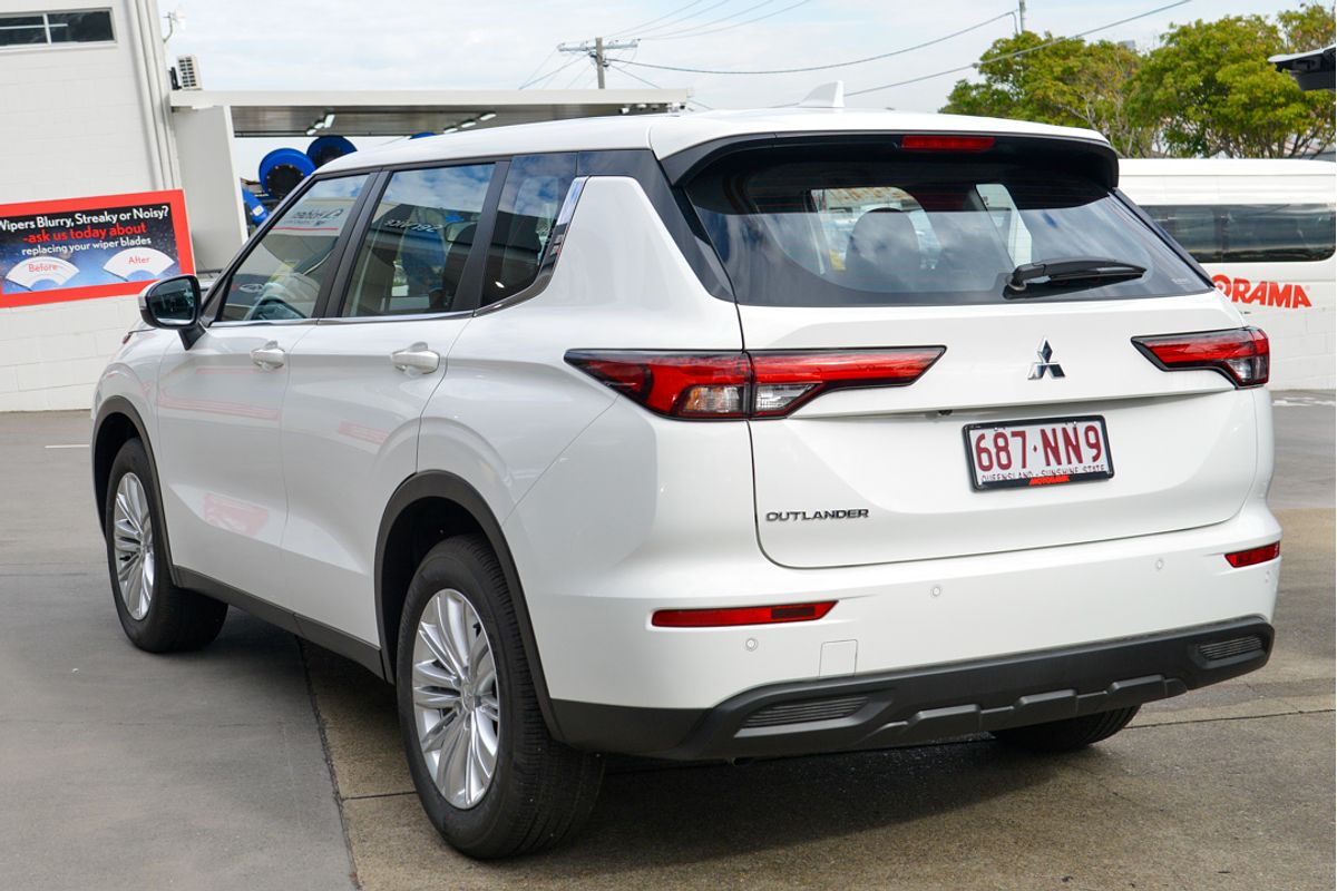 2024 Mitsubishi Outlander ES ZM