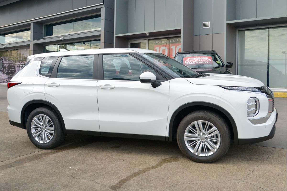 2024 Mitsubishi Outlander ES ZM