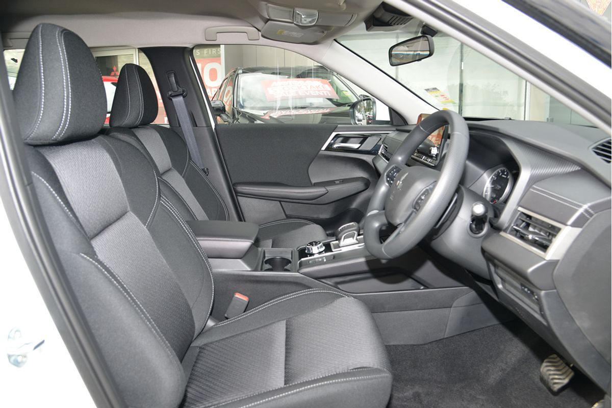2024 Mitsubishi Outlander ES ZM
